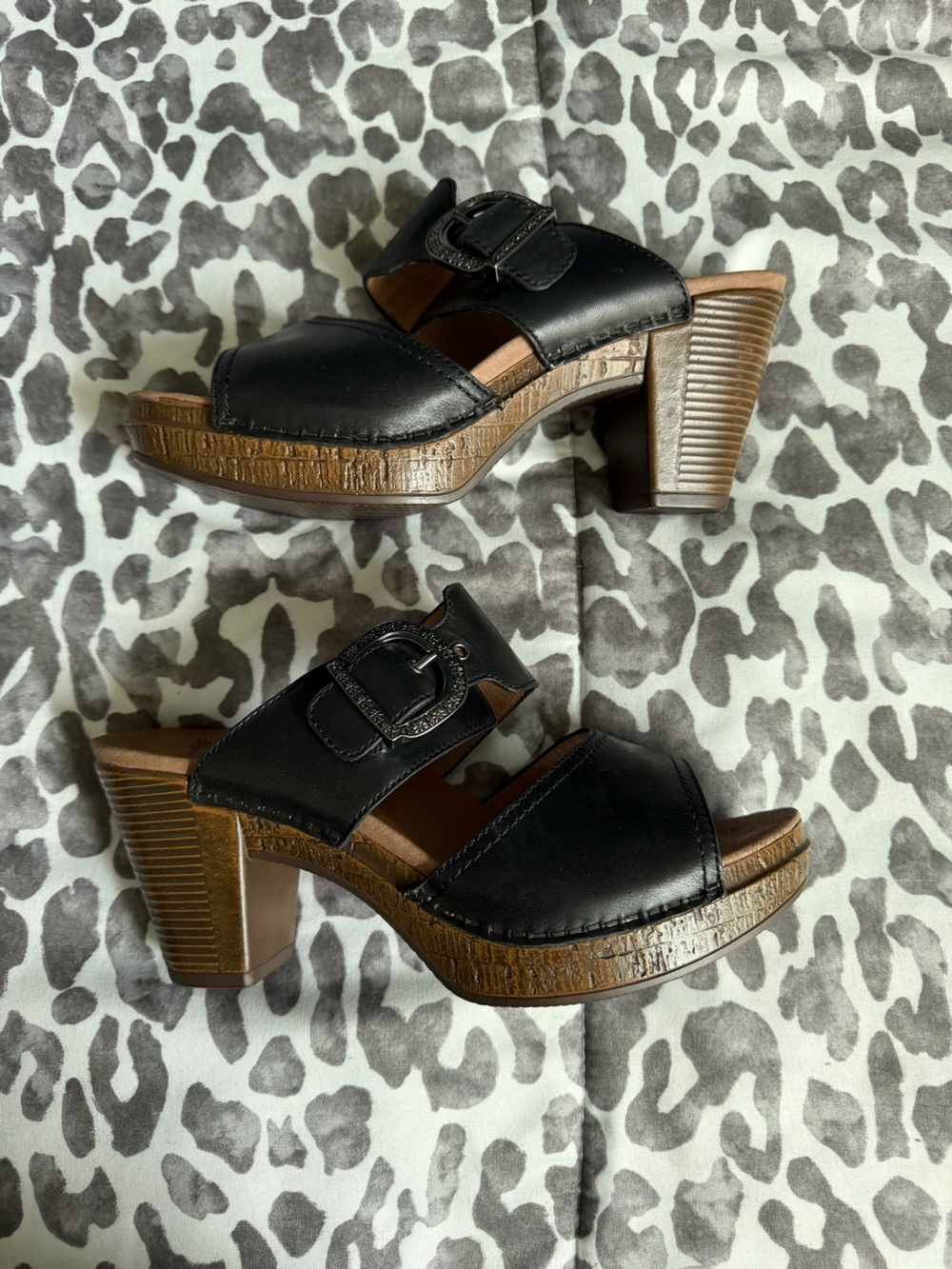 NWOB Dansko strappy Sandal sz 9